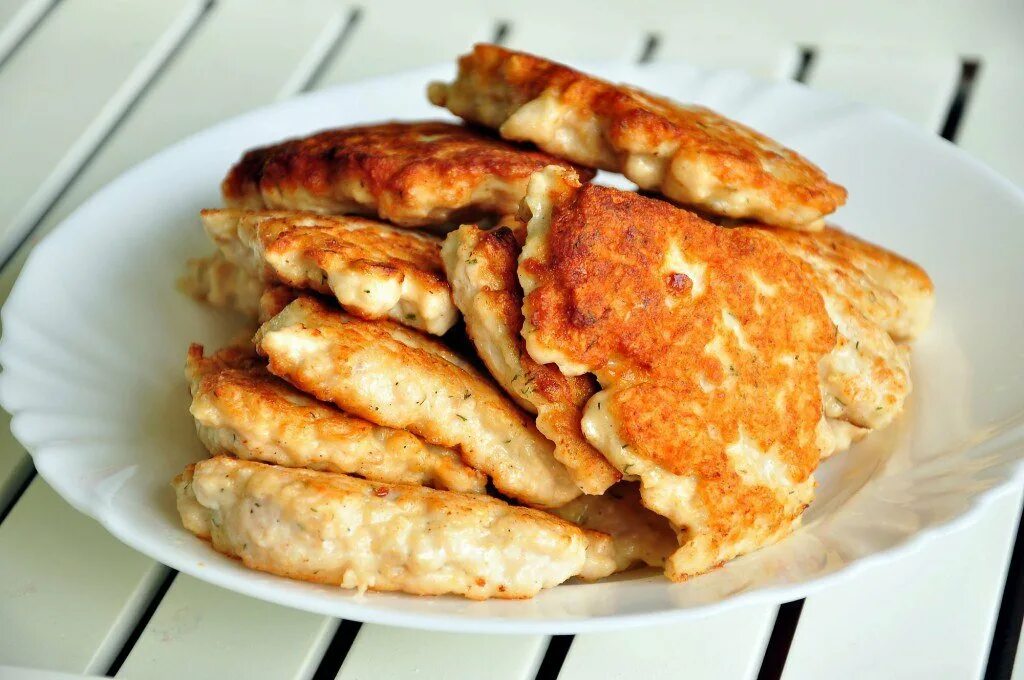 Пышные куриные оладьи. Куриные оладьи. оладьи из куриной грудки. оладьи из куриных грудок. куриные оладьи из куриной грудки.