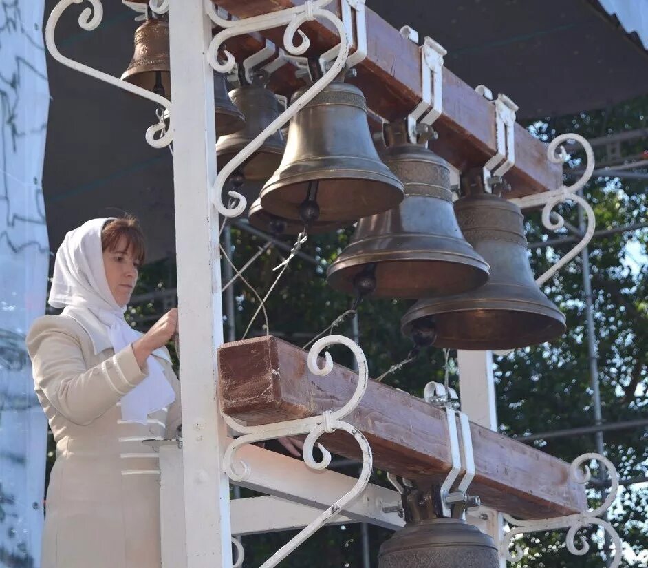 Колокола церковные звонницы. Лечебный колокольный звон. Колокольный звон 59. Колокола пасхальный звон благовест. Звонница ивана великого колокола.