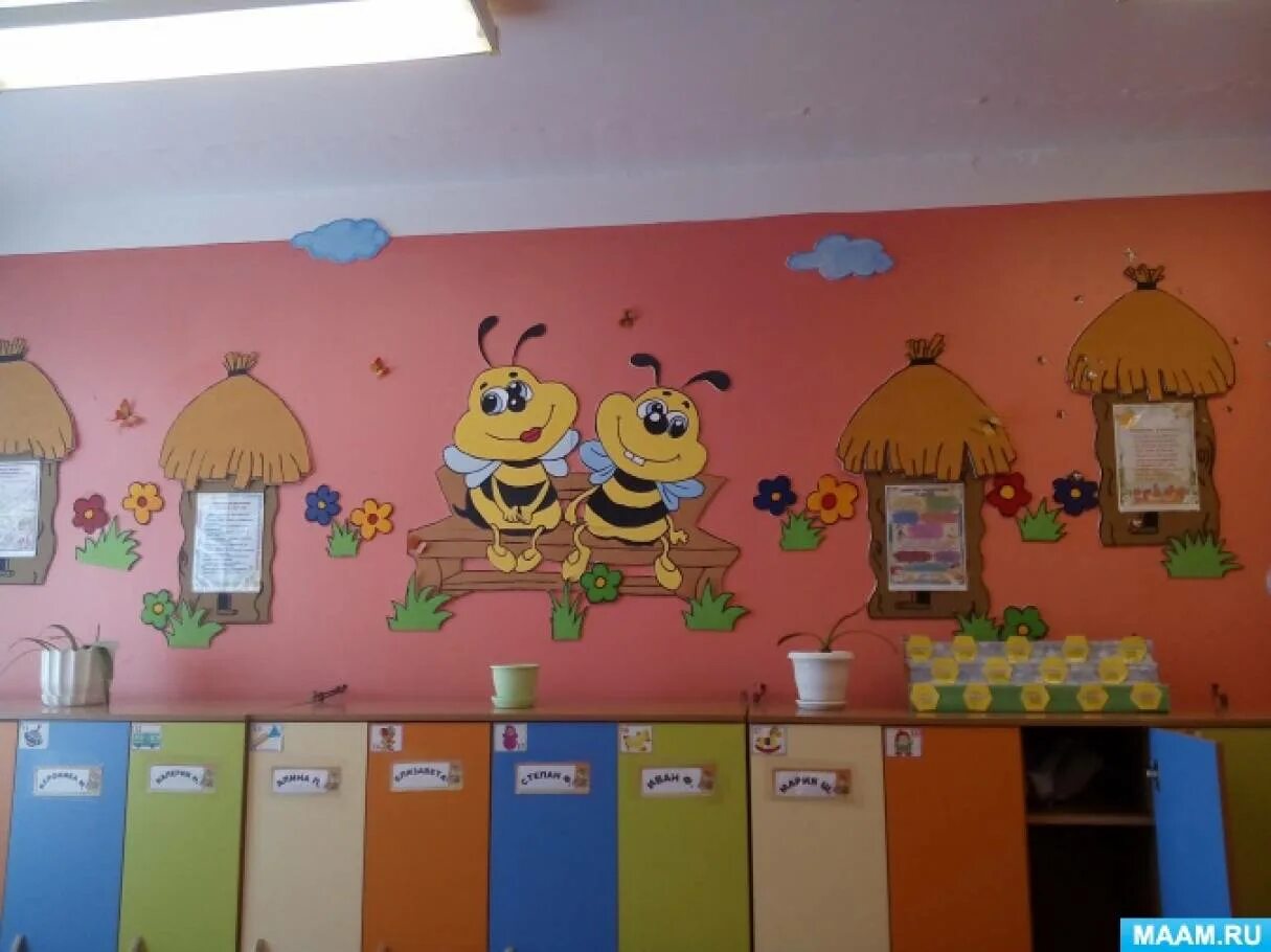 Украшение раздевалки в детском саду. Украшение стен раздевалки в детском саду. Украсить группу в детском саду. Украшение стены в приемной в детском саду.