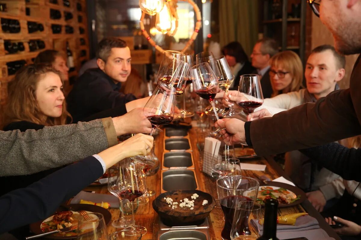 дегустация вина. Wine tasting albania. шато мухрани ресторан. дегустационный зал сомелье. винная вечеринка.