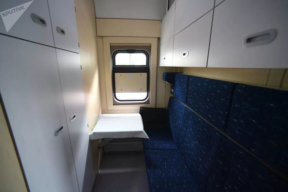 Поезд 67. Купе люкс вагона герлиц. Купе вагона риц твз. Купе в поезде ржд 2022. Поезд 067 абакан москва.