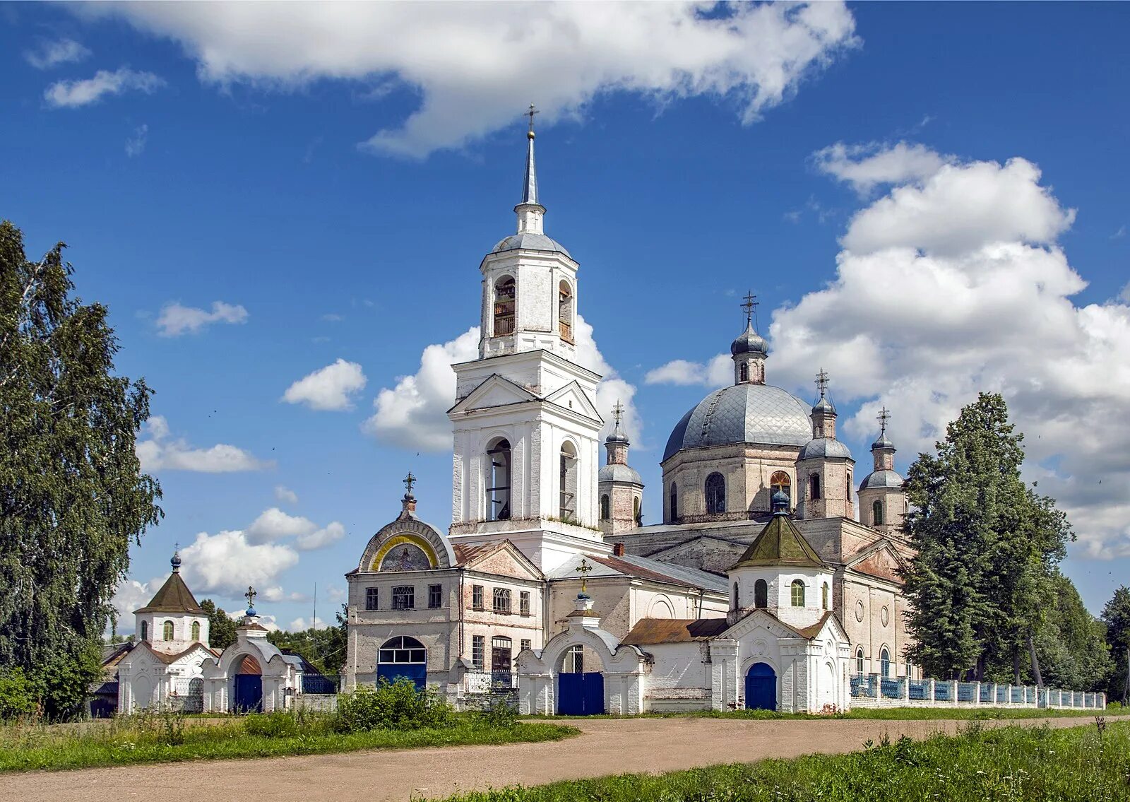 Сайт кировской области. Троицкая Церковь Кировская область. Село русские краи Кикнурский район Кировская область. Русские краи Кикнурский район. Церковь русские краи Кировской области.