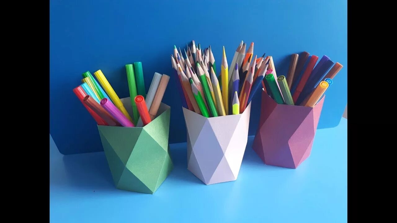 Оригами подставка для карандашей. Бумажная подставка для карандашей. подставка для карандашей из бумаги. подставка для карандашей из картона. подставка для канцелярии из карандашей.