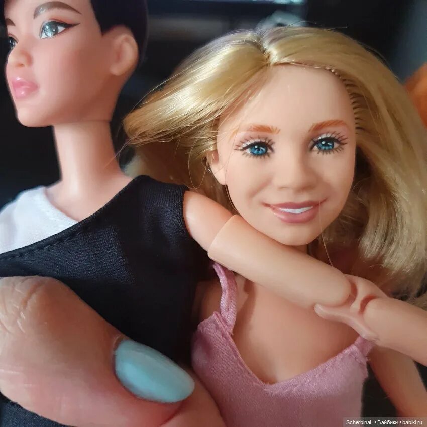 Купить кукол 2024. Барби Олсен. Кукла Барби лукс Тамика. Барби лукс блондинка.