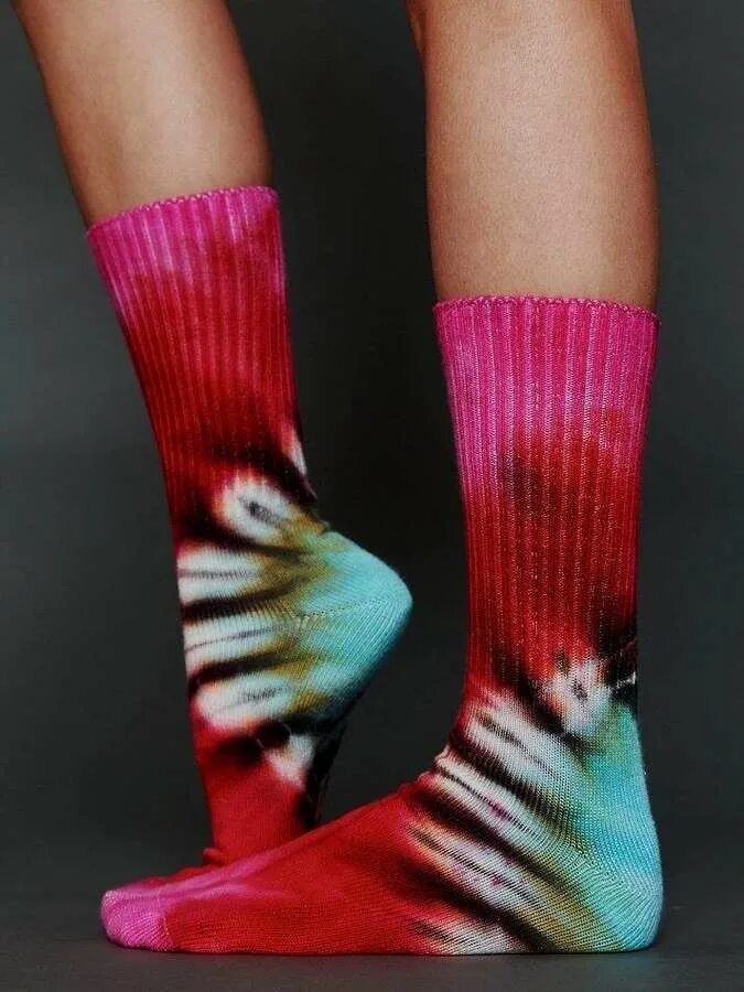 Покрашенные носки. Носки в технике Тай. Носки с разводами. Женские носки Tie Dye.