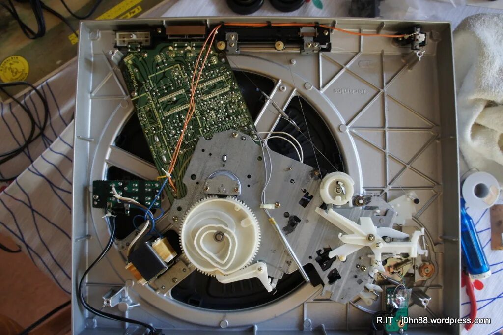 Technics q3. Technics sl-q3. technics sl-q3 service manual. technics sl-d3 service manual. technics sl-1500 смазка опорного подшипника.