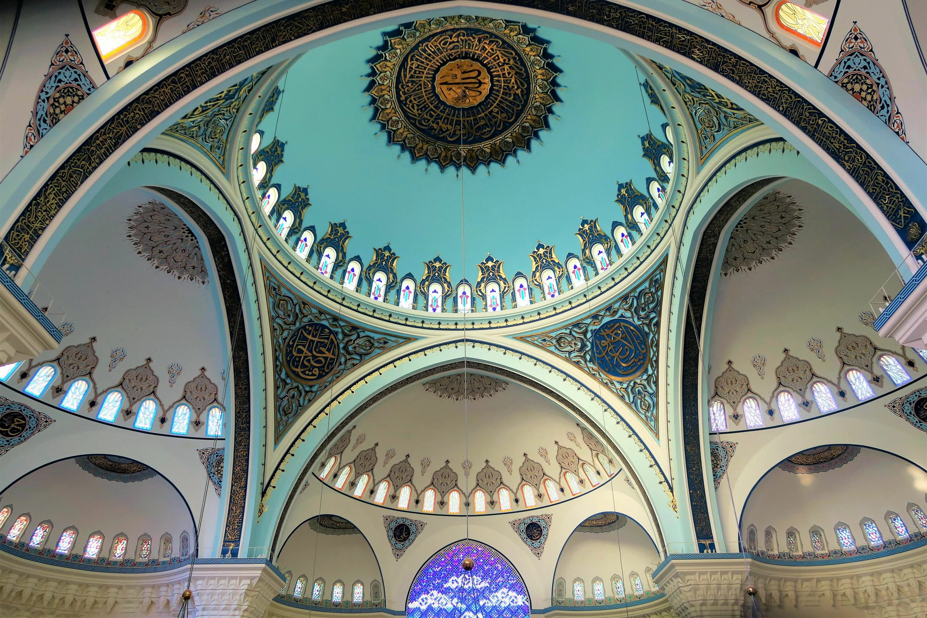Чем украшают мечети. Исламская архитектура минарет. Соборная мечеть СПБ внутри. Купол минарета.
