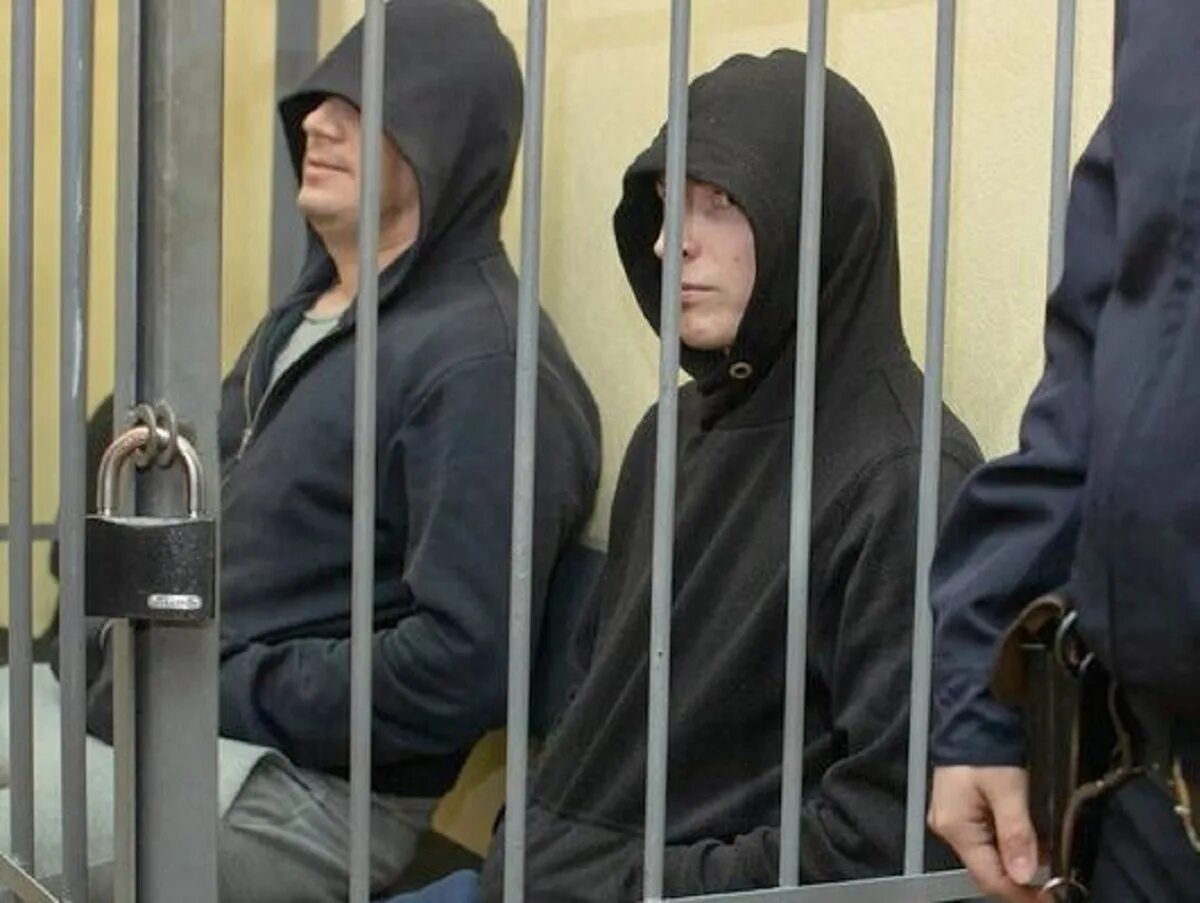 Суд Екатеринбург. Осудили полицейского. Арест девушек в суде. Осуждена. Суд признал невиновным