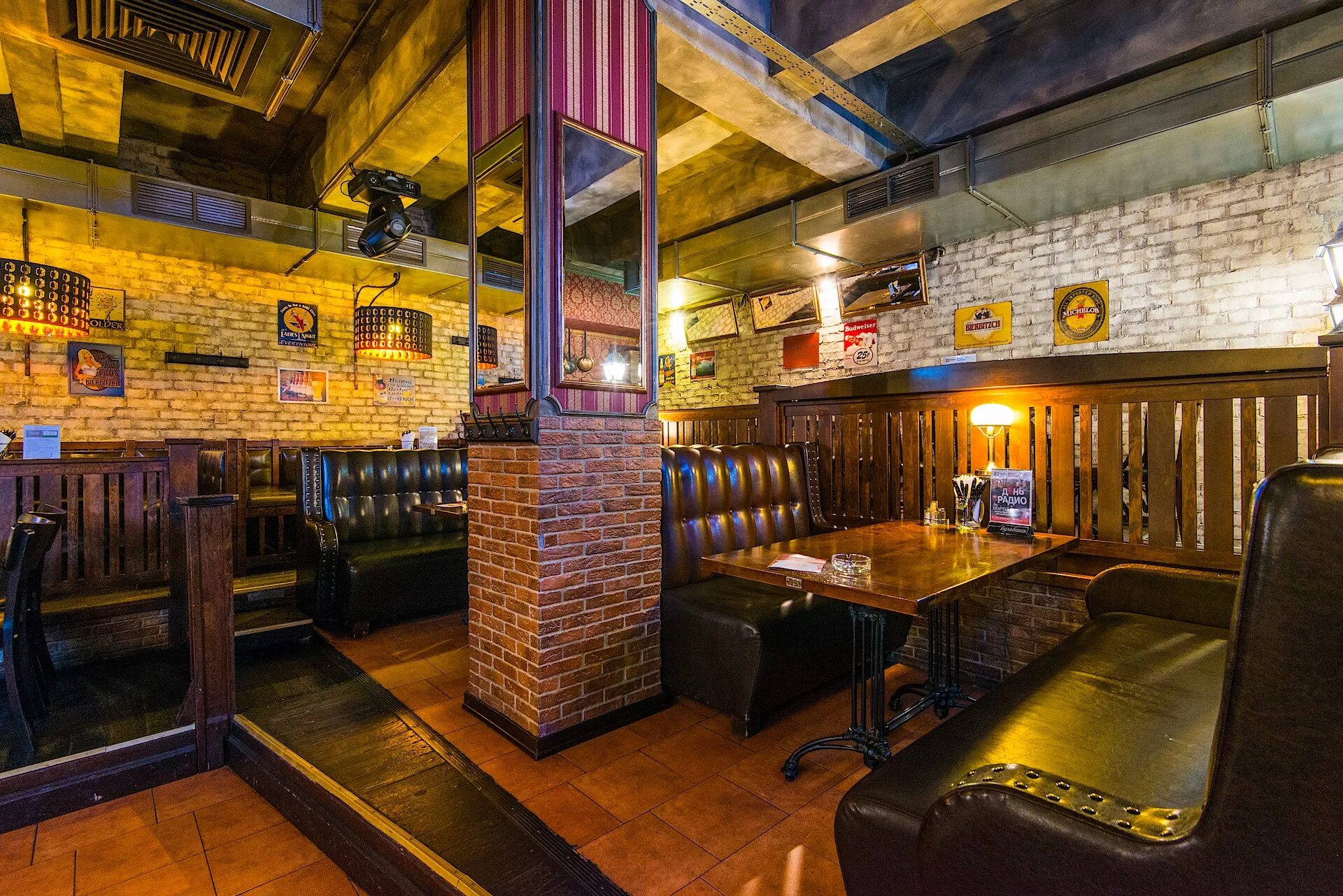 Пивной паб. Big jim s pub москва. Пивной ресторан паб. Пивной ресторан паб. Интерьер пивного бара.