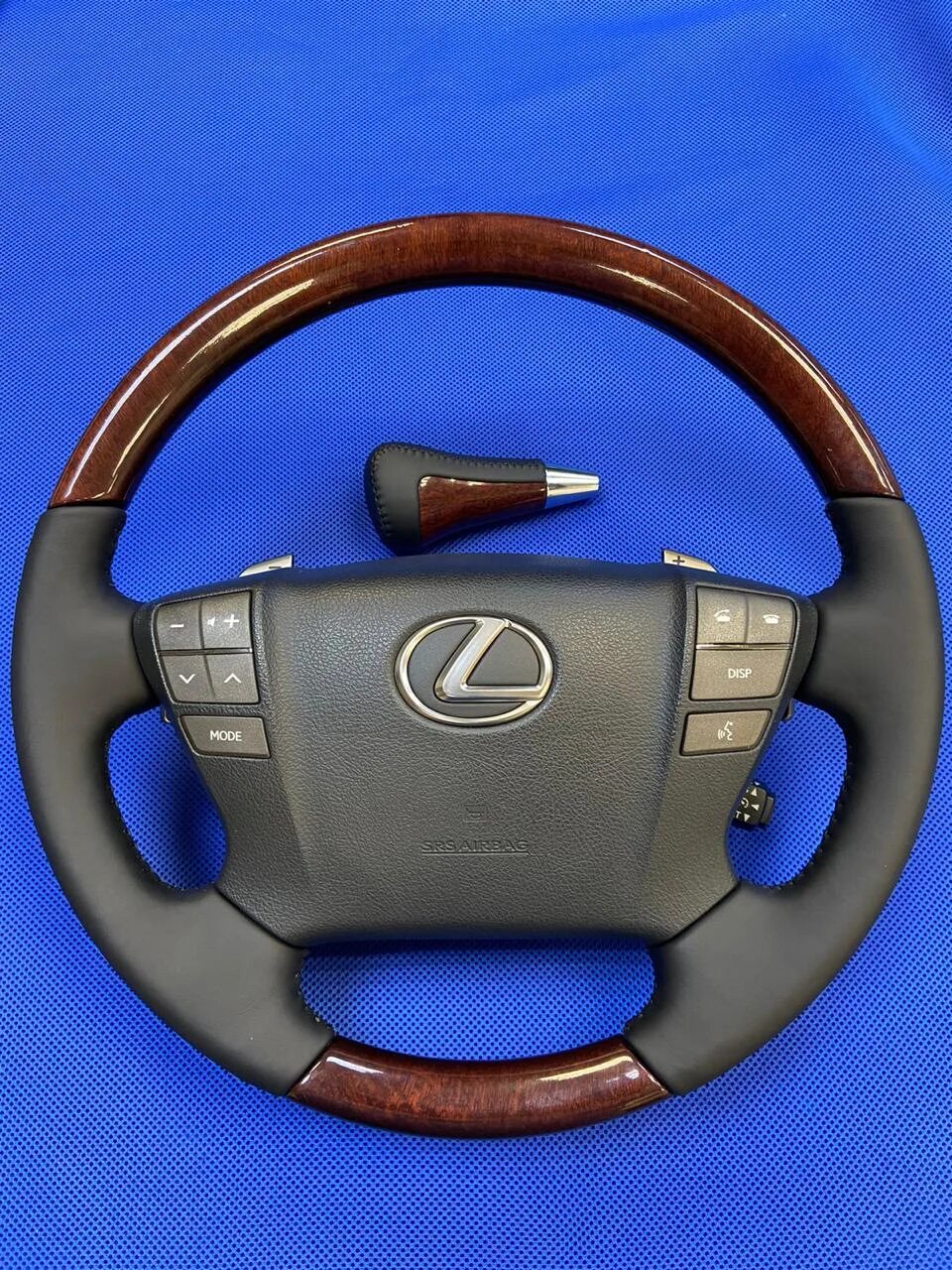 Обогрев руля лексус 570. Руль лексус lx570. Руль lexus lx 570 руль lexus lx 570. Рестайлинговый руль lx 570. Руль лексус 570.