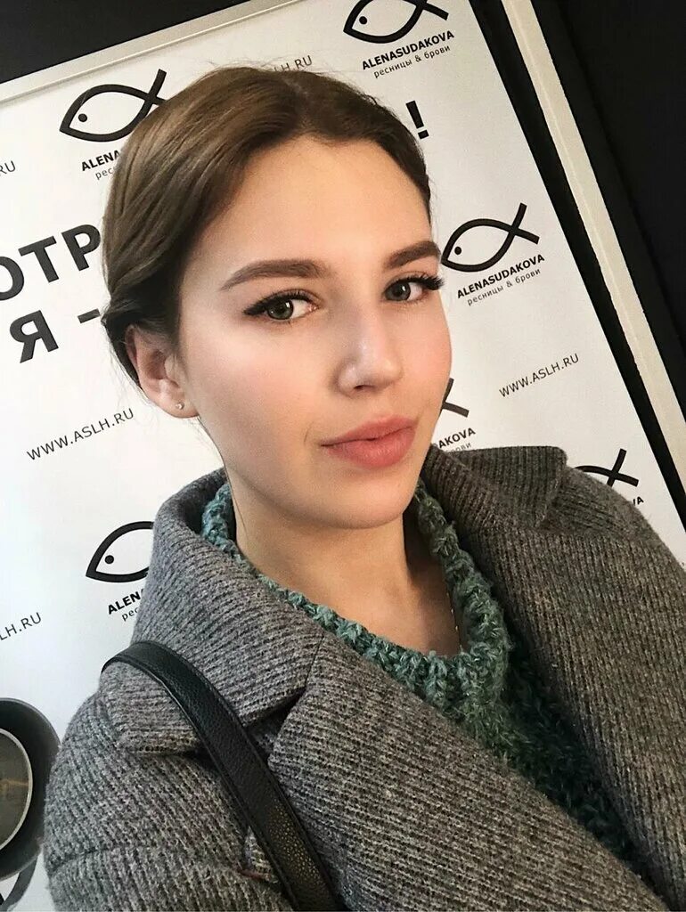 нарощенные ресницы. снятие нарощенных ресниц фото. красивые наращенные ресницы. длинные ресницы. судаковы ресницы.