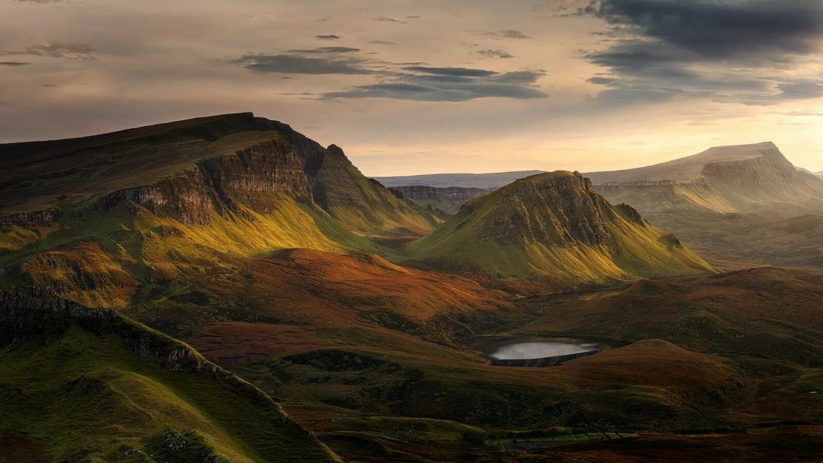 Как называется равнина на горе. Шотландия ландшафт. Шотландия гора Салливан. Шотландское Нагорье. Равнины Шотландии.