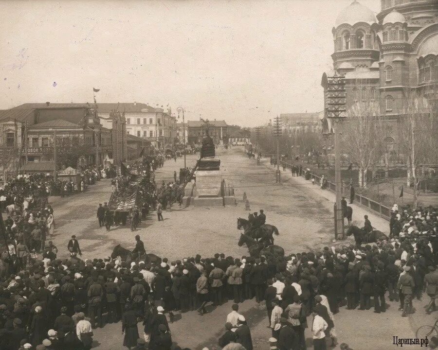 Царицын какой город сейчас. Волгоград Сталинград Царицын памятник. Сталинград в 1925 "Волгоград". Памятник Ленину Сталинград 1925. Царицын 1925.