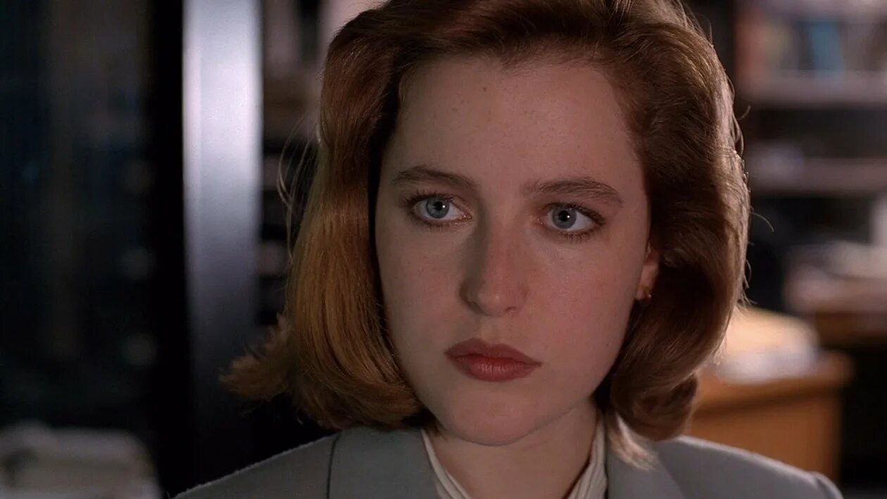 Скалли милано агент. Джилиан андерсон x files. Лилипуты скалли. Джиллиан андерсон. Скалли милано скалли.