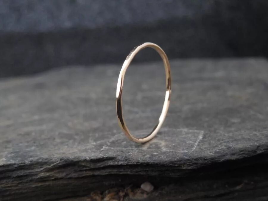 Обручальные кольца Hammerhead. Кольцо стекающее. Womens thin Ring.