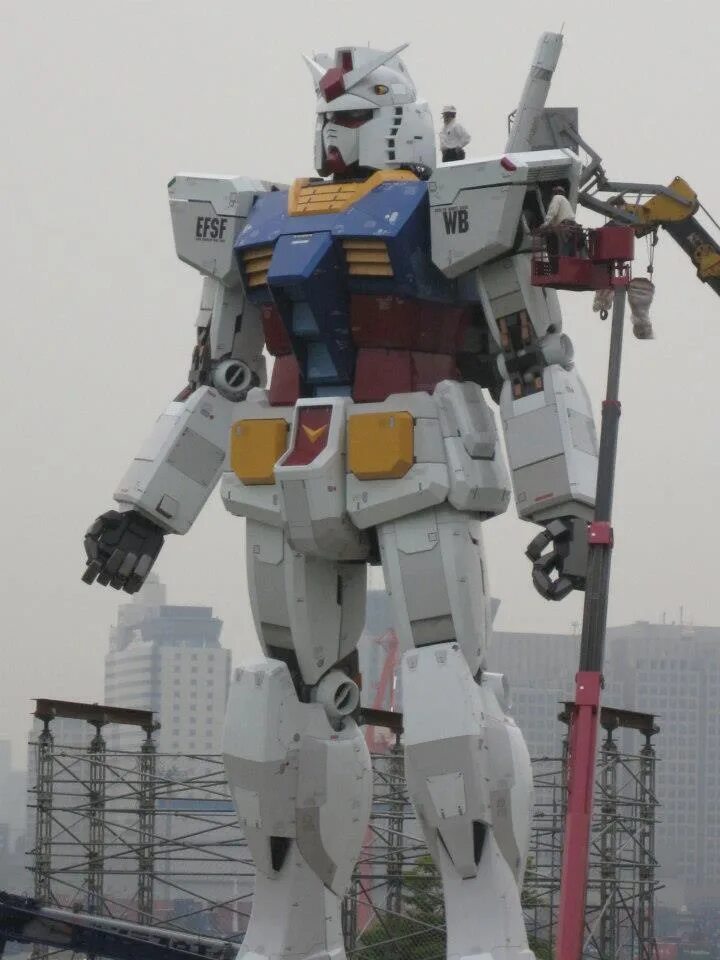 Робот гандам. Боевой робот гандам. rx-78-2 gundam в натуральную величину. боевой робот-мех gundam rx-78-2. статуя гандама.