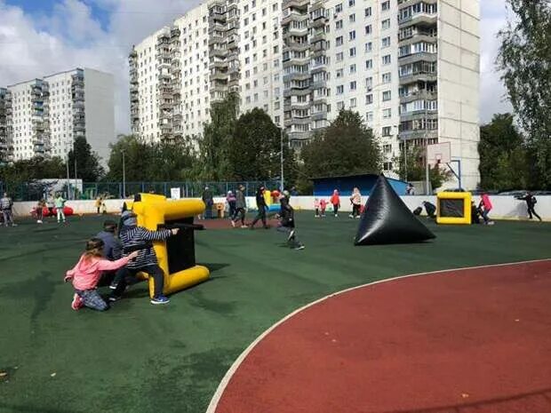 Жители Ясенево. Спорт Ясенево. Открытая спортивная площадка в Ясенево. Атлант спорт Ясенево. Ясенево 19