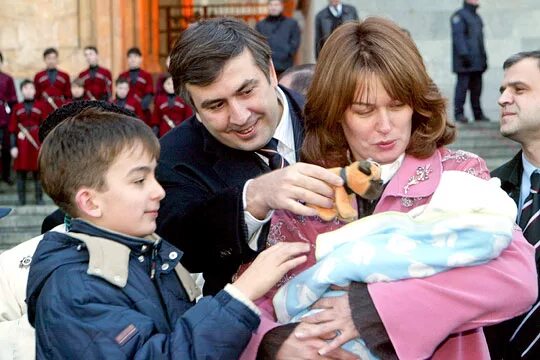Саакашвили михаил биография и личная жизнь Изменился до неузнаваемости: в сети появились жалкие и пугающие фото Саакашвили