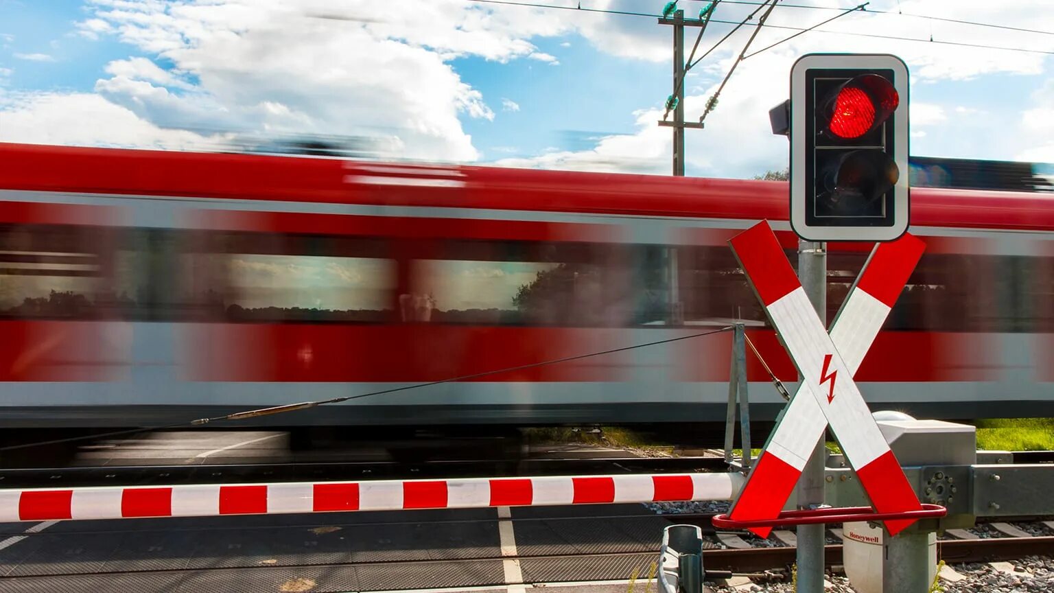 Level crossing. Железнодорожный переезд. Шлагбаум Железнодорожный. Железнодорожныйперерезд. Шлагбаум на железной дороге.