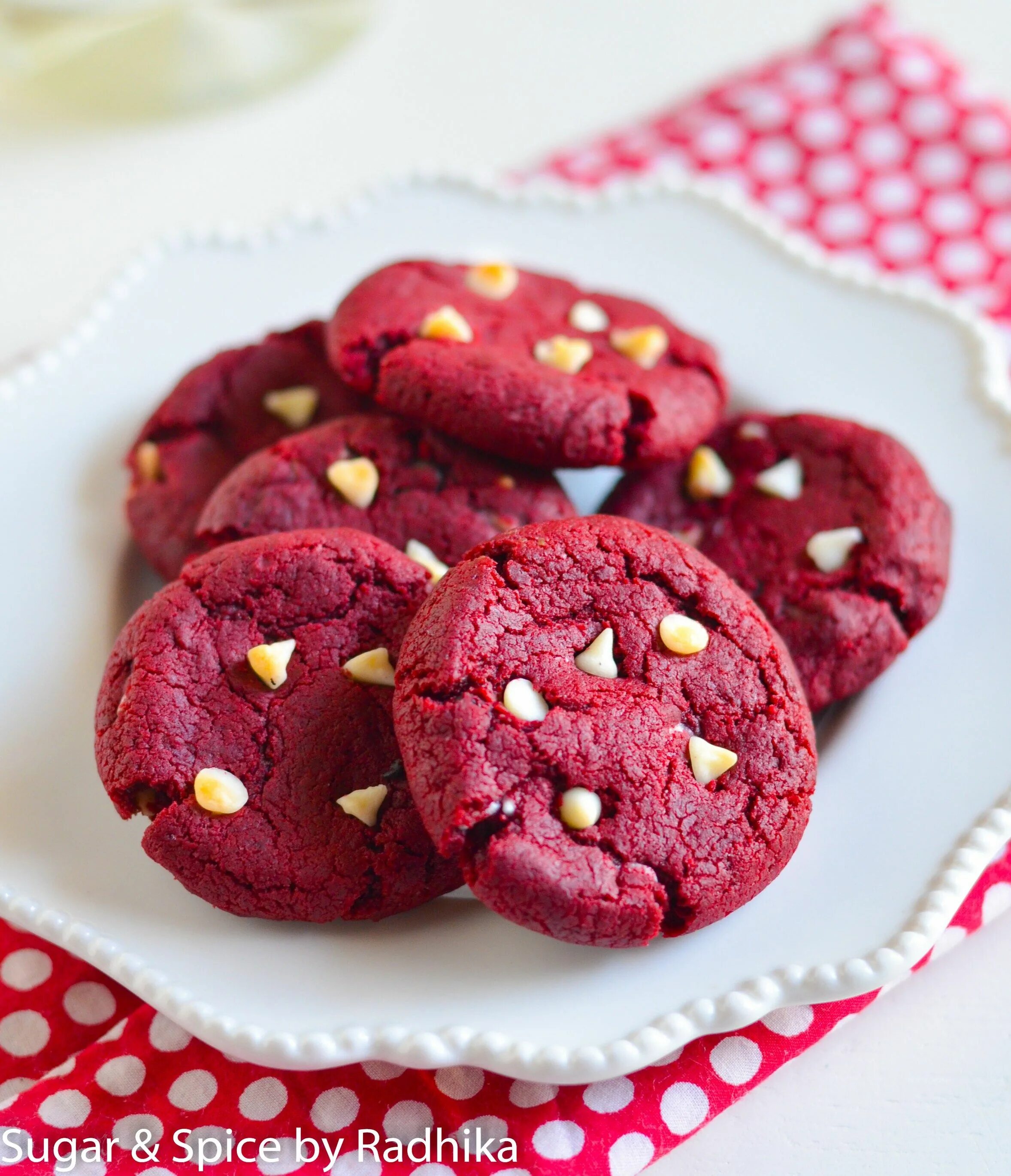 Red cookies. Ред вельвет куки. Печенье ред вельвет. Красный вельвет куки. Red Velvet куки.