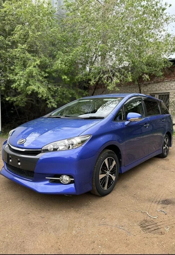Тойота виш голубой. Toyota wish 2005. Toyota wish 2014. Тойота виш 2014. Синий виш тойота.