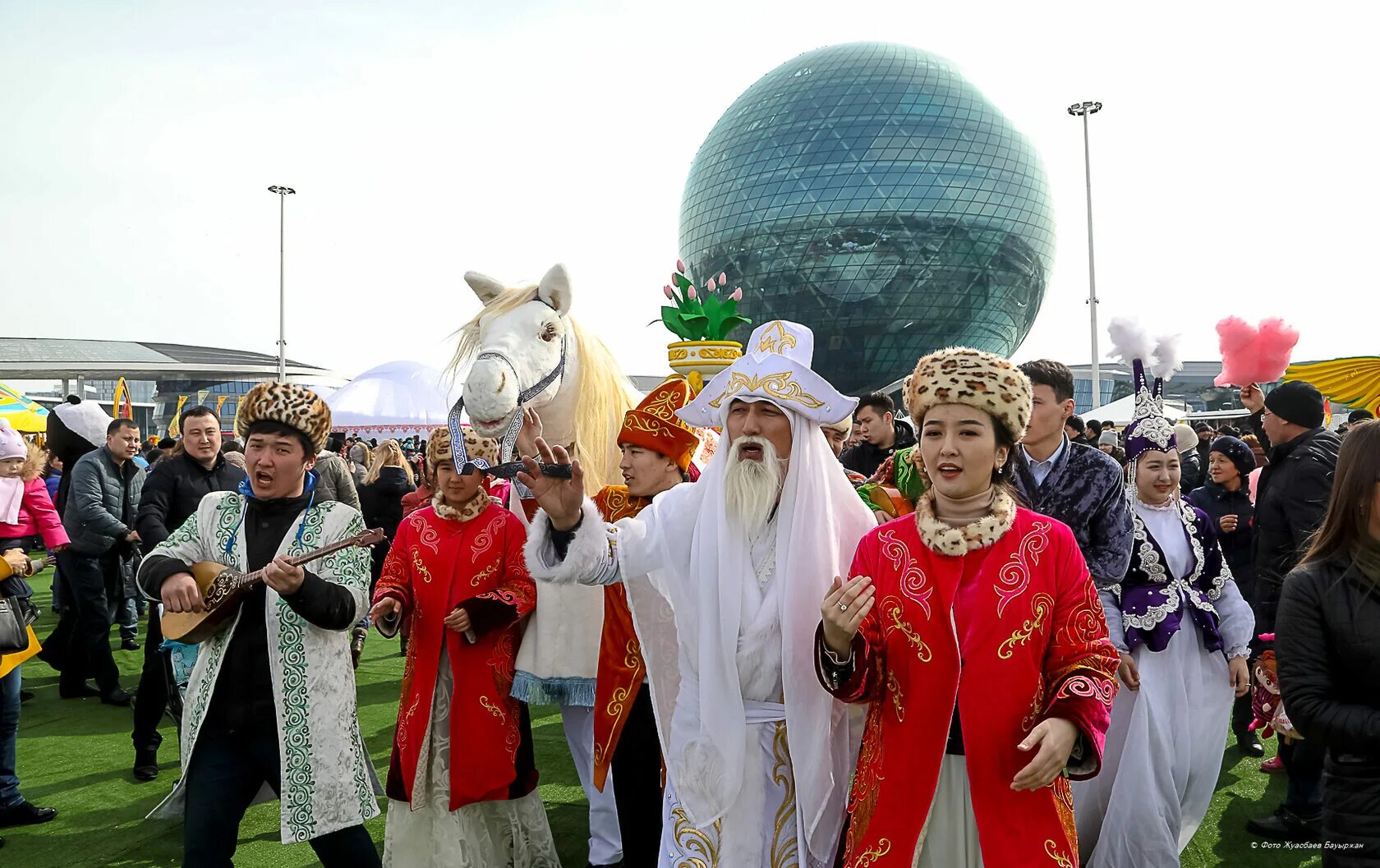 Наурыз в Казахстане. Празднование Наурыза в Казахстане. С праздником Наурыз. Наурыз в Астане.