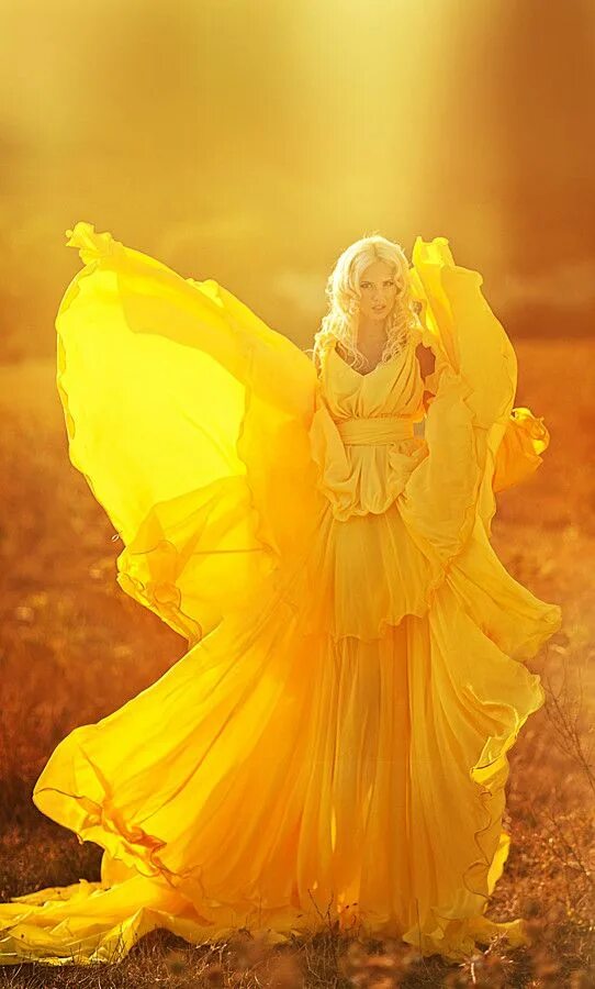Красивая девушка в желтом платье. Желтое платье для девочки. Фотосессия в желтом цвете. Жел у девушек. Желтая краса