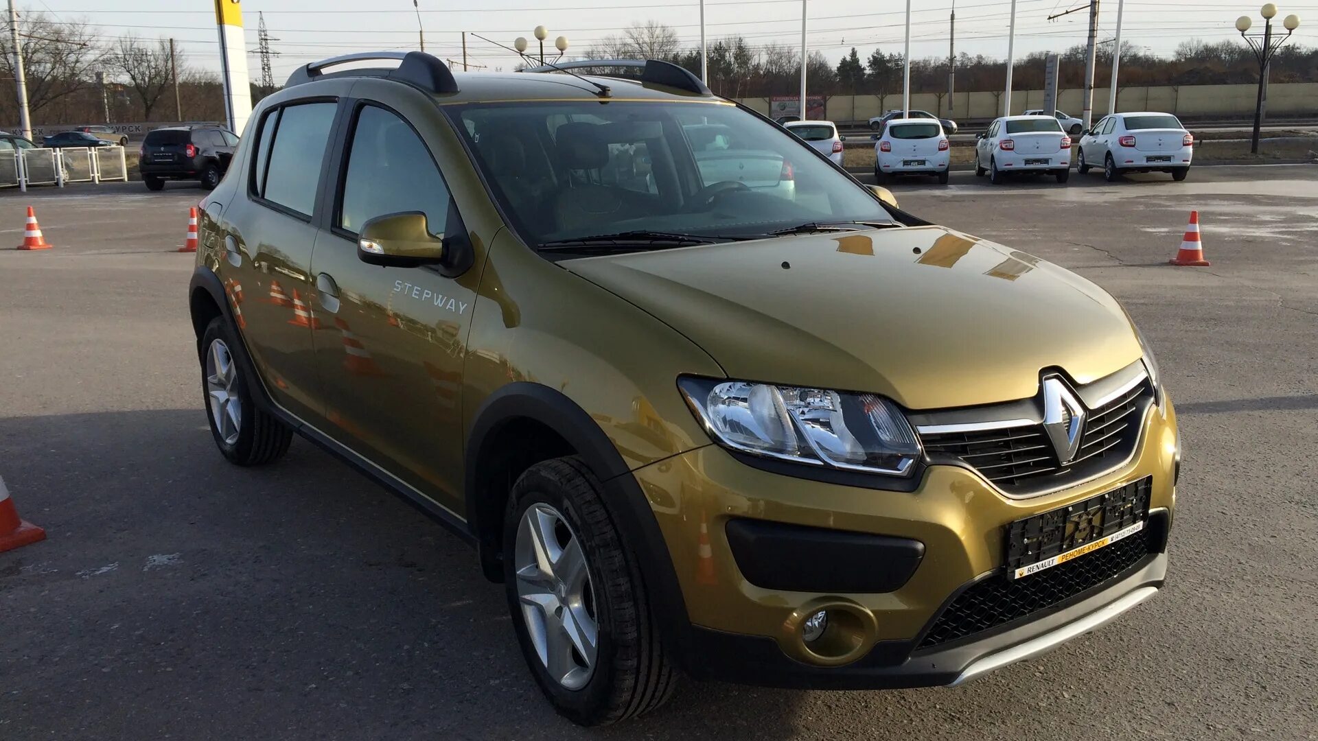 Renault продали. Renault Sandero Stepway 2015. Рено Сандеро степвей 2015. Рено Сандеро степвей 2015г. Рено степвей 2015.