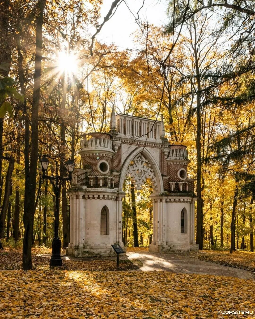 Достопримечательности парка царицыно. Парк Царицыно. Царицыно музей-заповедник. Усадьба Царицыно. Царицынский парк дворец.