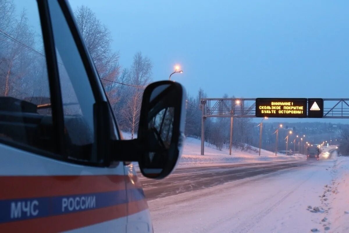 Закрытие трассы. Перекрытие дорог из за снегопада. Алтайский край снег на трассе. Перекрытие трассы Барнаул.