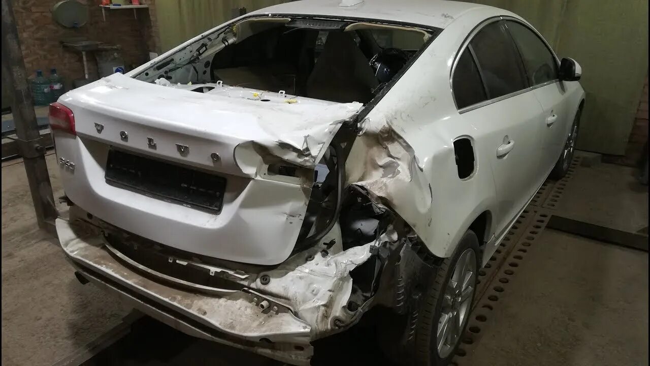 Ремонт volvo s60. Вольво с60 битая. Кузов Вольво 60. Битая Вольво s60. Вольво s60 битый тотал.