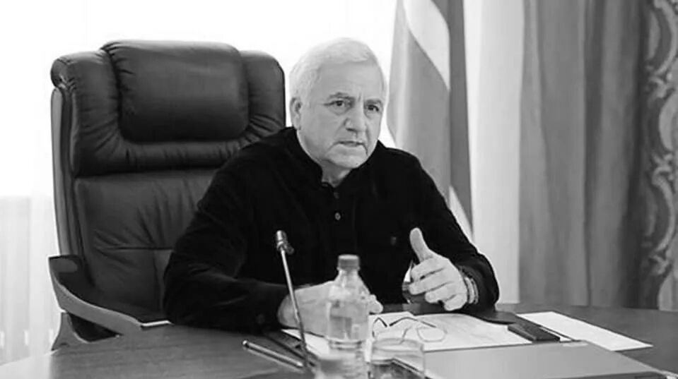 Магомед асхабов втб. Асхабов магомед абуевич. Магомед асхабов. Асхабов. Депутаты парламента чечни.