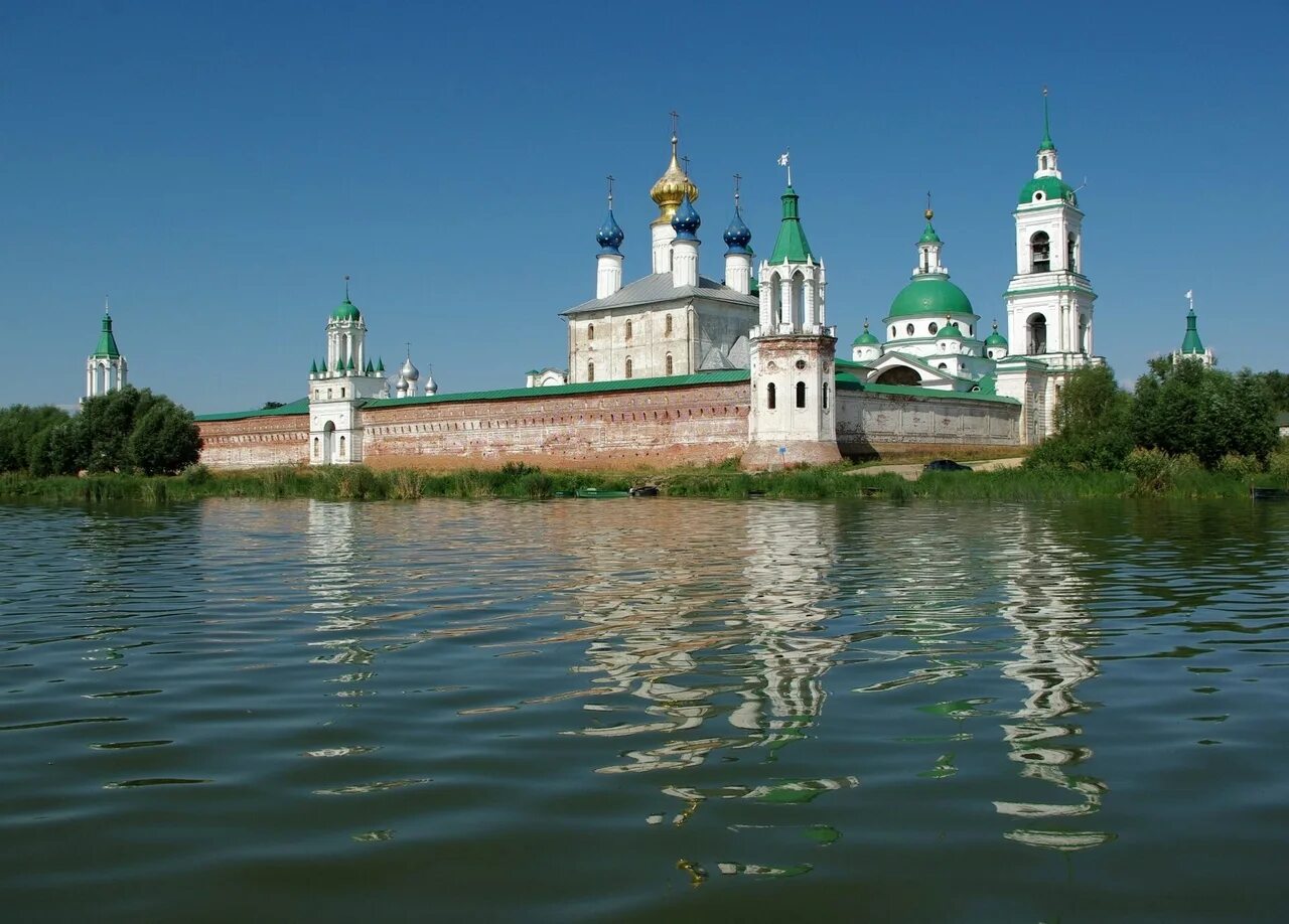 На берегах озера неро между москвой. Ростов Великий. Город Ростов Ярославская область. Ростов Великий Ярославская область. Город Ростов Великий озеро Неро.