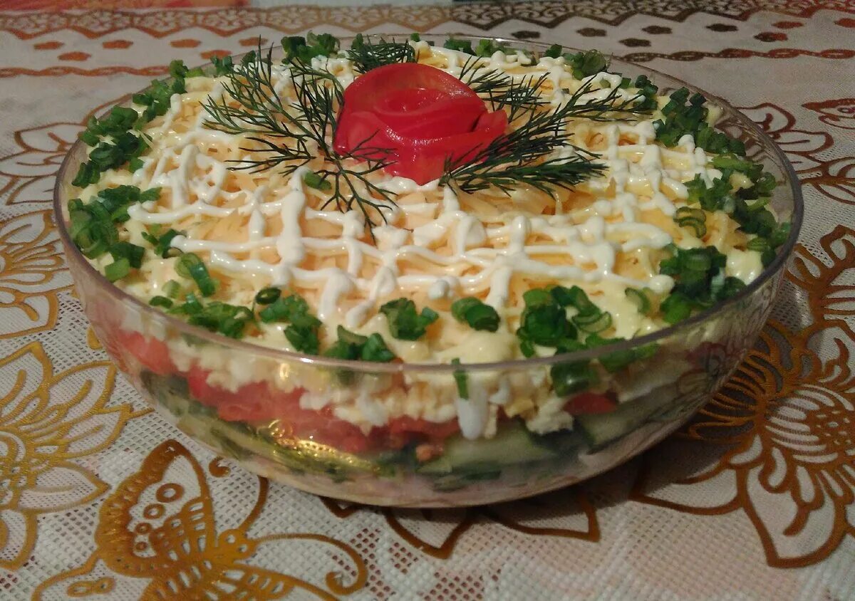 Салат красотка с копченой курицей. Салат русская красавица. Салат Русска красавица. Салат русская красавица классический. Слоеный салат красавица.