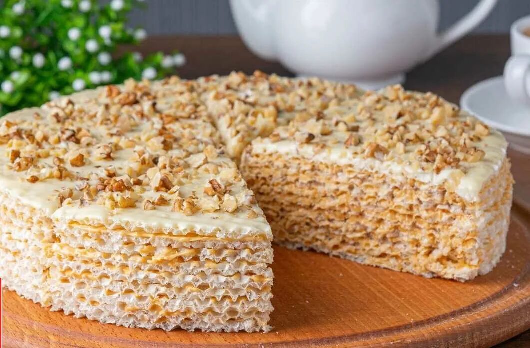 Вафельный торт wedel. Торт без из вафель. Торо с вафельными коржами и сгущенкой. Торты из вафельных коржей без выпечки. Вафельный торт из готовых коржей.