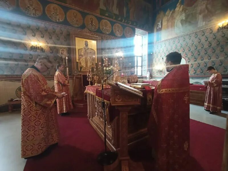 поздняя божественная литургия