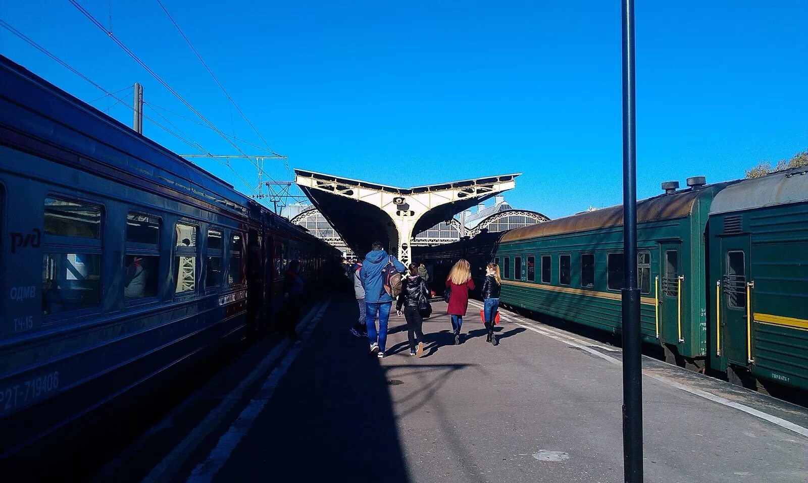 Поезд спб гродно. Витебский вокзал поселок станции. Витебский вокзал поезд Санкт Петербург-Гродно. Витебск ЖД вокзал. Витебский вокзал платформа.