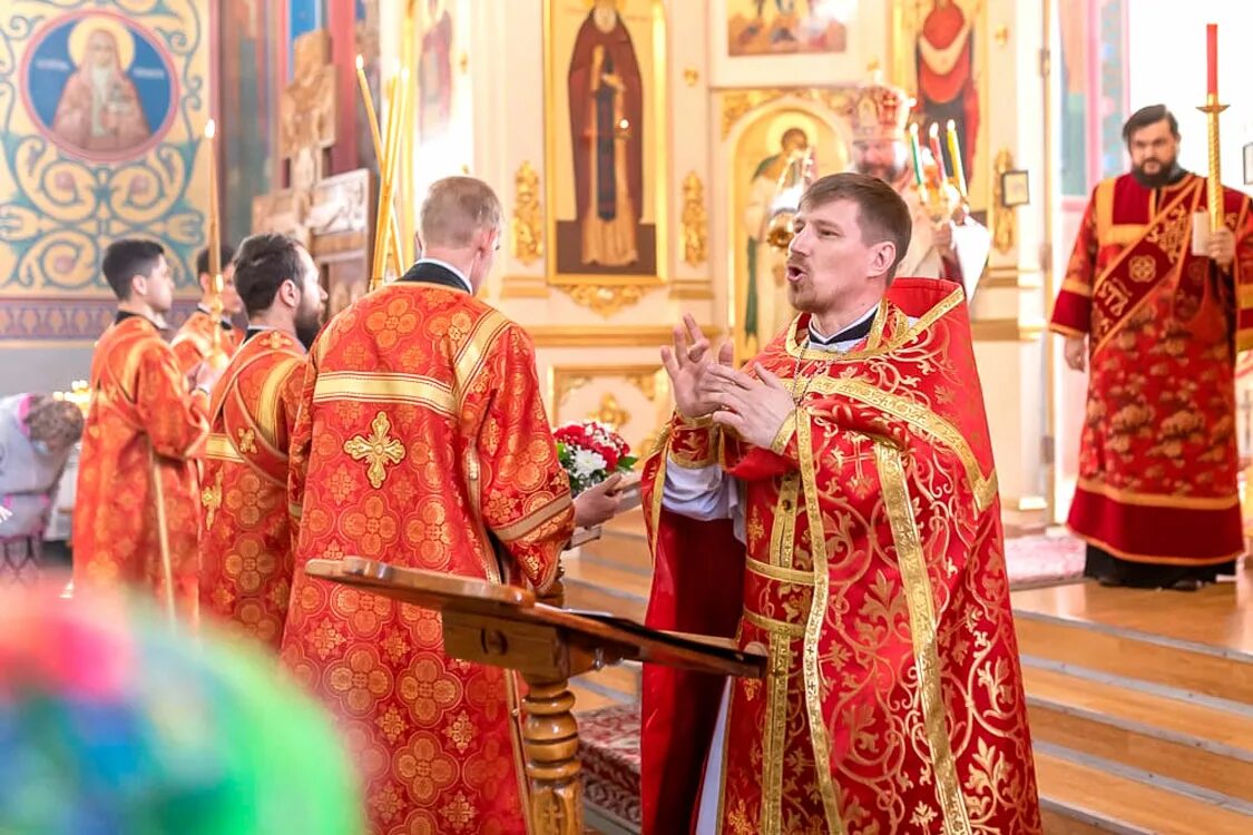 Храм рыбаков на заневском. Пасха мёртвых. Христос воскресе из мертвых ангели поют на небесех. Богослужение в храме рыбацком. Петр мухин смольный собор.