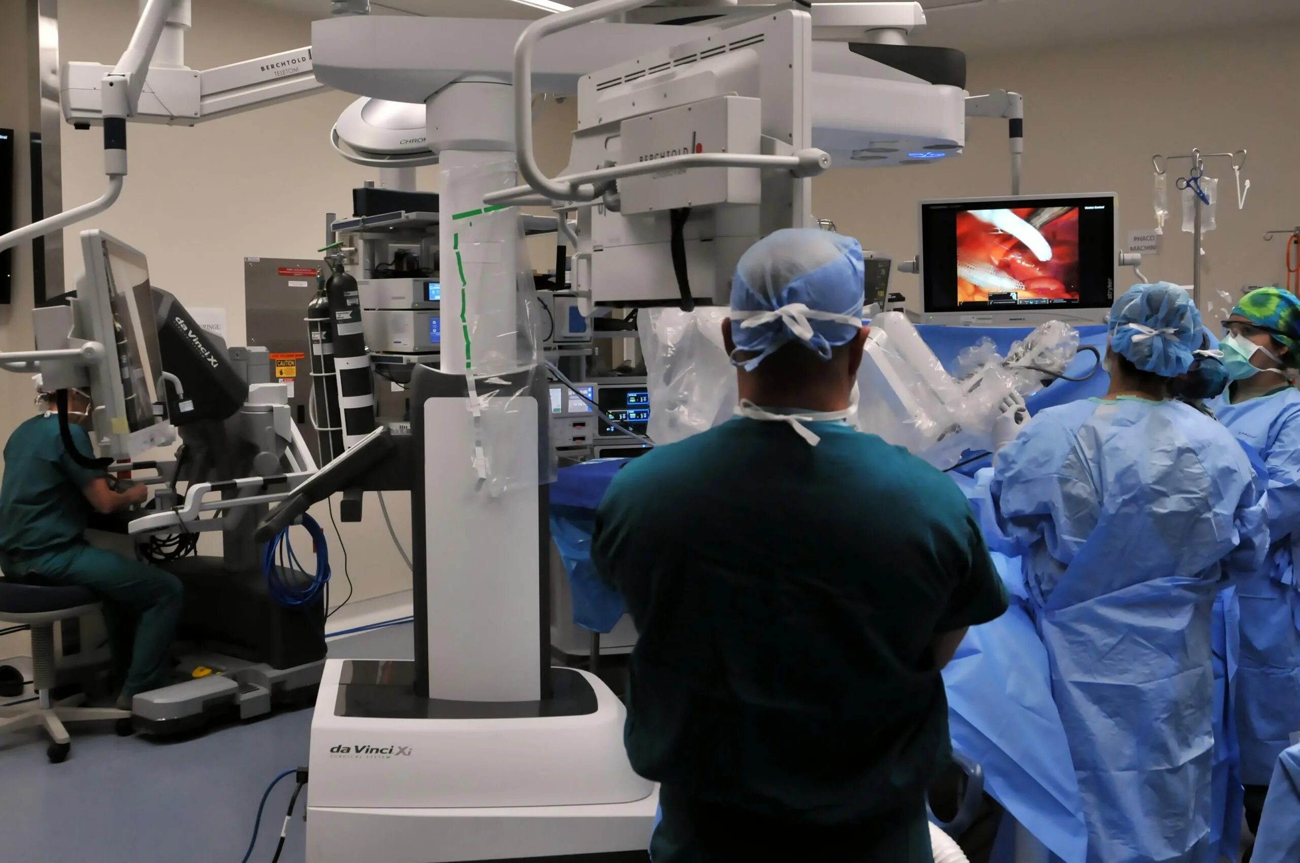 Роботизированная хирургия. Робот хирург да Винчи. Роботы хирурги в медицине.