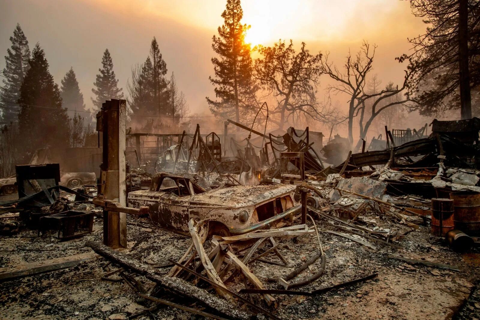 Город после пожара. Город Парадайз Калифорния пожар. Пожар в Калифорнии Парадайз. Парадайз пожар 2018 Калифорния. Город Парадайс Калифорния после пожара.