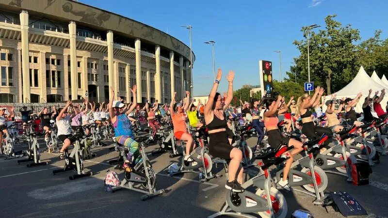 100 московский спорт. День московского спорта в лужниках. день спорта в лужниках концерт. день спорта в лужниках 1 июля. день спорта в лужниках место.