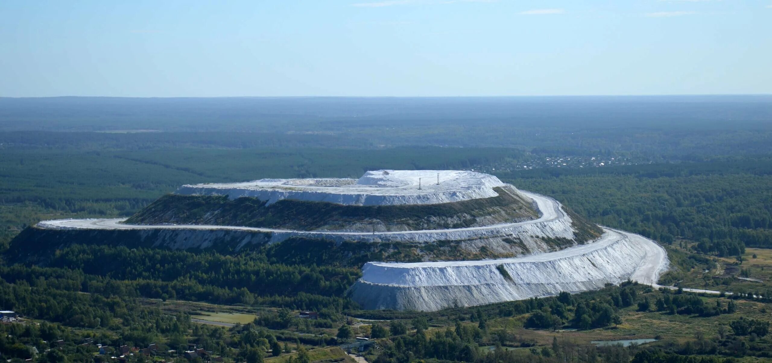 Белая гора подмосковье. Фосфогипсовая гора воскресенск. Воскресенск гора из фосфогипса. Воскресенск гора из фосфогипса. Фосфоритная гора в воскресенске.
