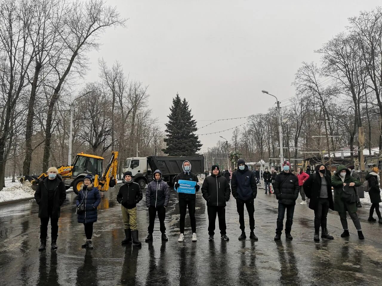 Митинг в Белгороде. Митинг в Белгороде сегодня. Покровский парк стихийный митинг. Волноваха люди на улицах. Ситуация в белгороде сегодня сейчас последние новости