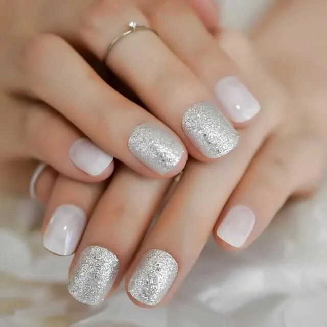 Shine nails designs Блестящий маникюр Manicure, Simple nails, Winter nails