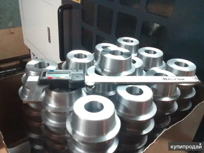 Cnc machine токарная оснастка. Токарные работы по металлу на заказ частный. Токарно фрезерные чпу htc-570m. Токарно фрезерные изделия. Токарные изделия из металла.