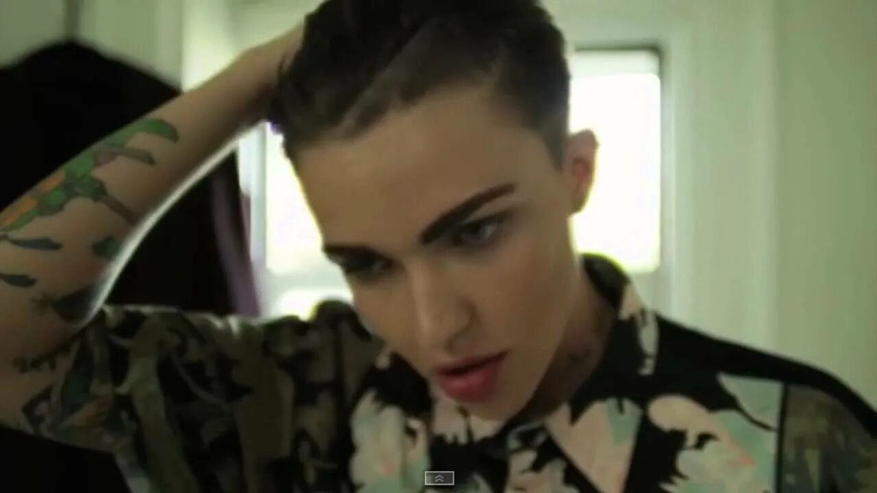 Ruby rose video. Руби роуз в клипе оксимирона. руби роуз стрижка из клипа оксимирона. оксимирон ruby rose клип.