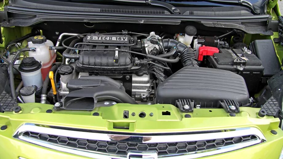 Шевроле спарк какие двигатели. Chevrolet spark капот мотор. spark chevrolet 2012 мотор. шевроле спарк моторный отсек. шевроле спарк м300 подкапотное.