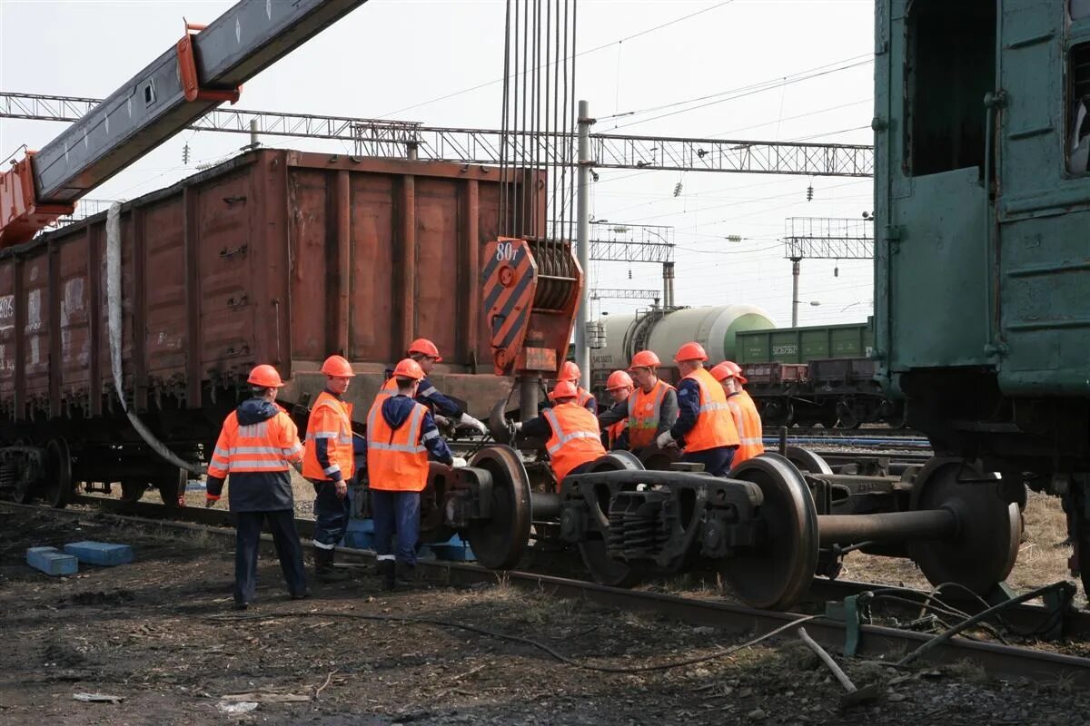 Требуется вагонов. Вагонное депо борзя. осмотрщик вагонов ржд. осмотрщик вагонов вчдэ 12. вчдэ 13.