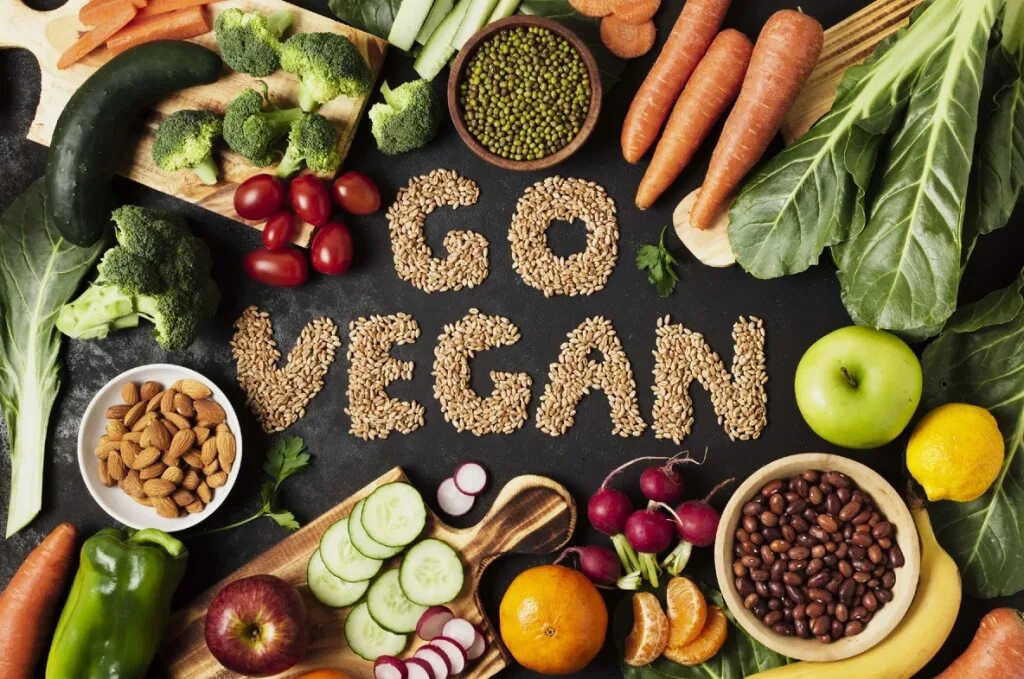 вегетарианство. полезные продукты. тарелка правильного питания для вегана. продукты вегану. вегетарианская еда.