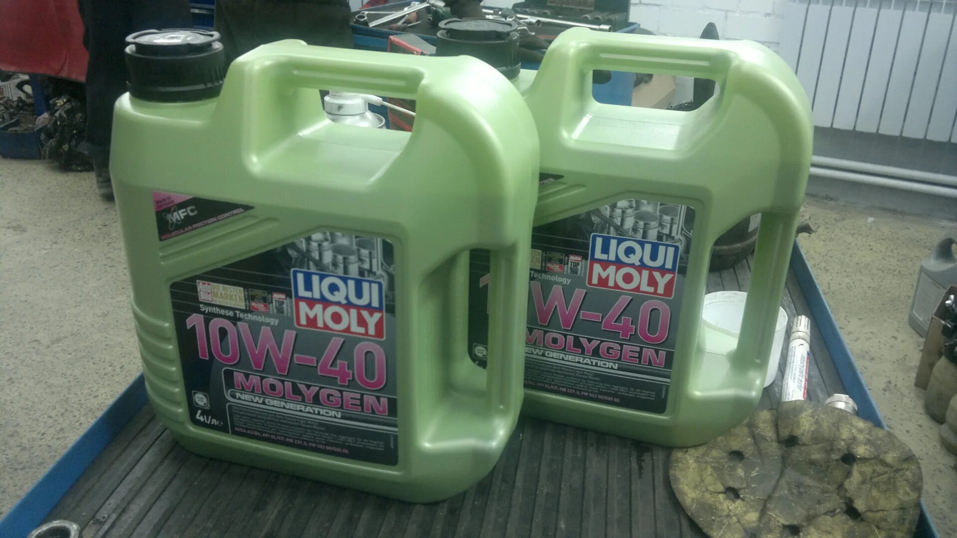 Масло Liqui Moly зеленая канистра. Liqui Moly зеленая масло зеленая канистра. GM Opel 10w 40 моторное масло. Зеленая канистра. Зеленая канистра Toyota t4 масло.